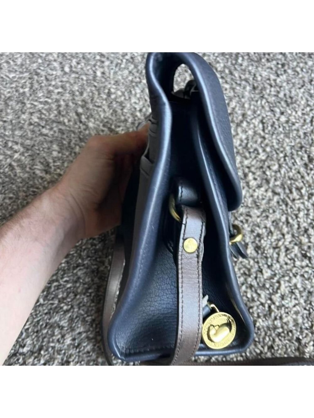 Rare Vintage Navy Blue Dooney & Bourke All-Weather Leather Essex Crossbody Bag - Picture 5 of 8